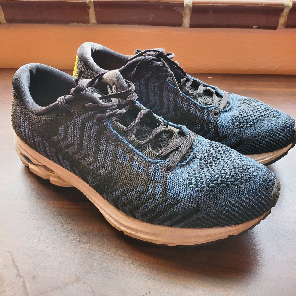 Mizuno Wave Rider 23 mens size 7